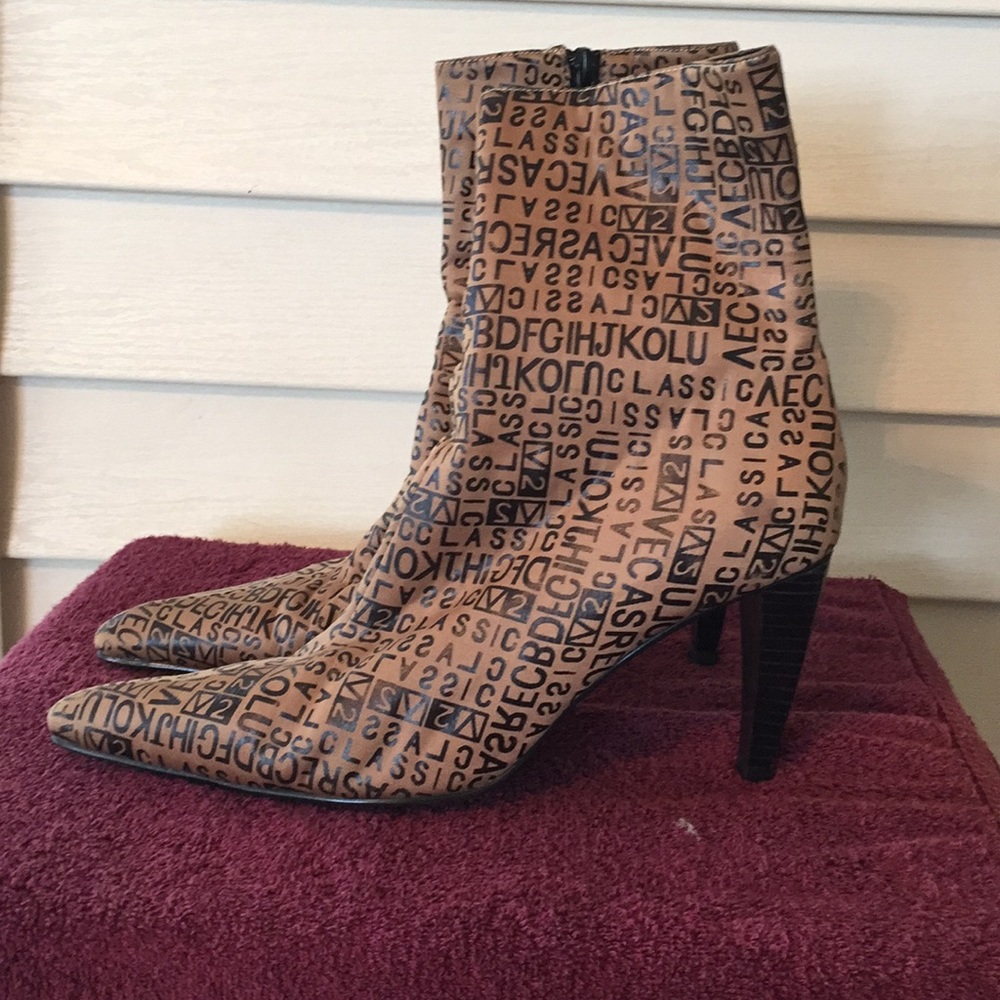 GF Originals Tan Patterned Boots